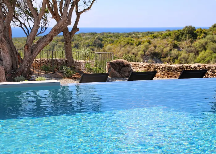 Cala Di Greco Hotell 4*